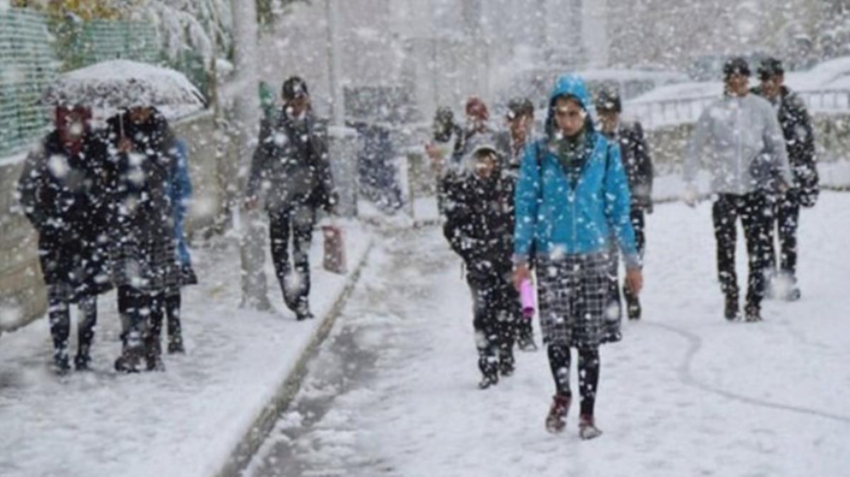 Eğitime kar engeli! 8 ilde yoğun yağış nedeniyle okullara ara verildi