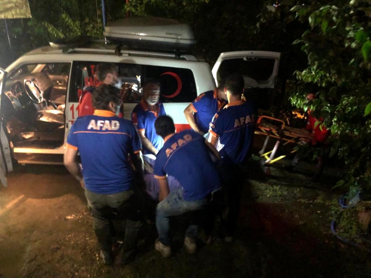 Rize'de mahsur kalan 2 kişi AFAD ve UMKE tarafından kurtarıldı